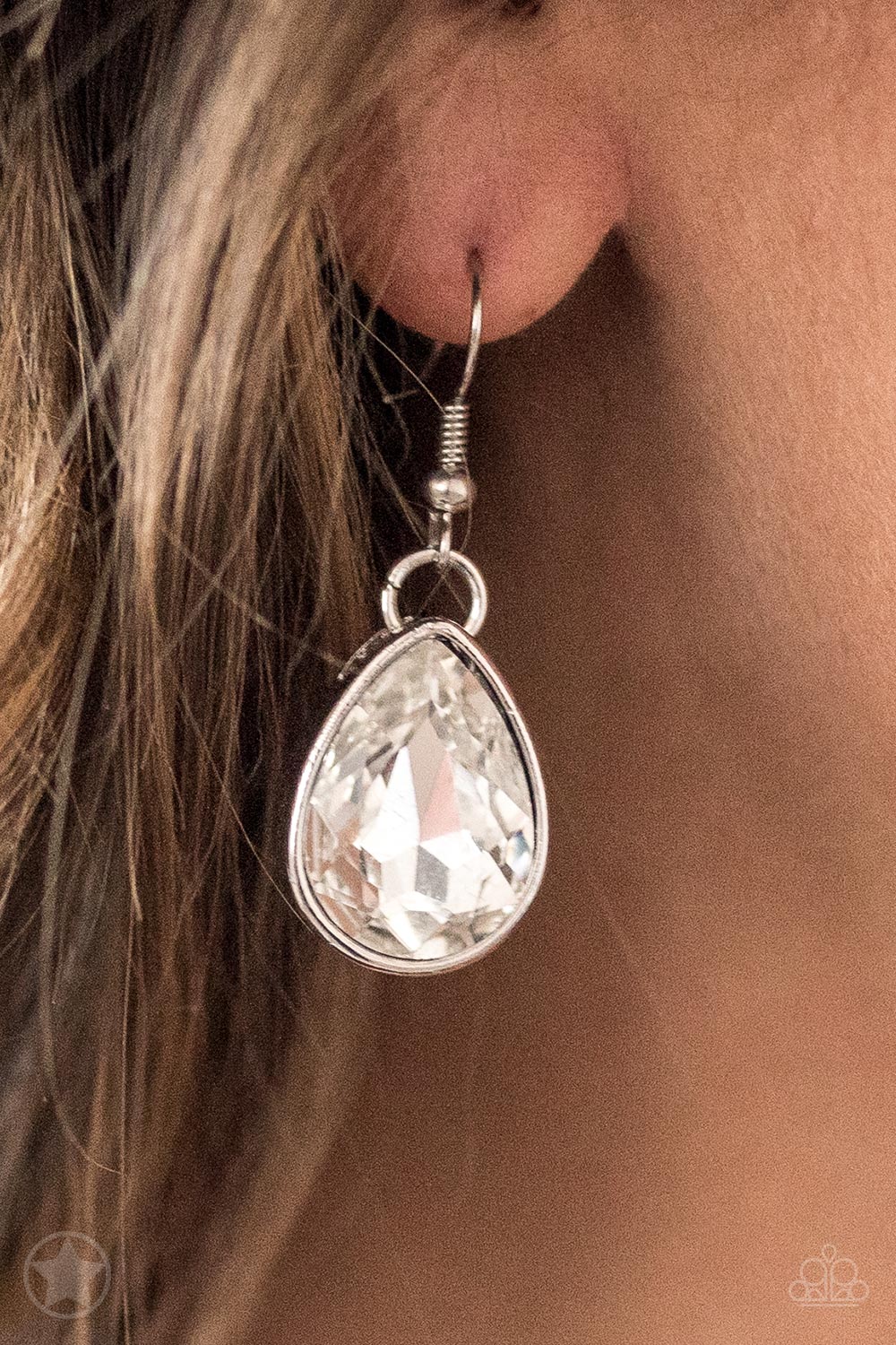 ♥ Show-Stopping Shimmer - White ♥ Necklace