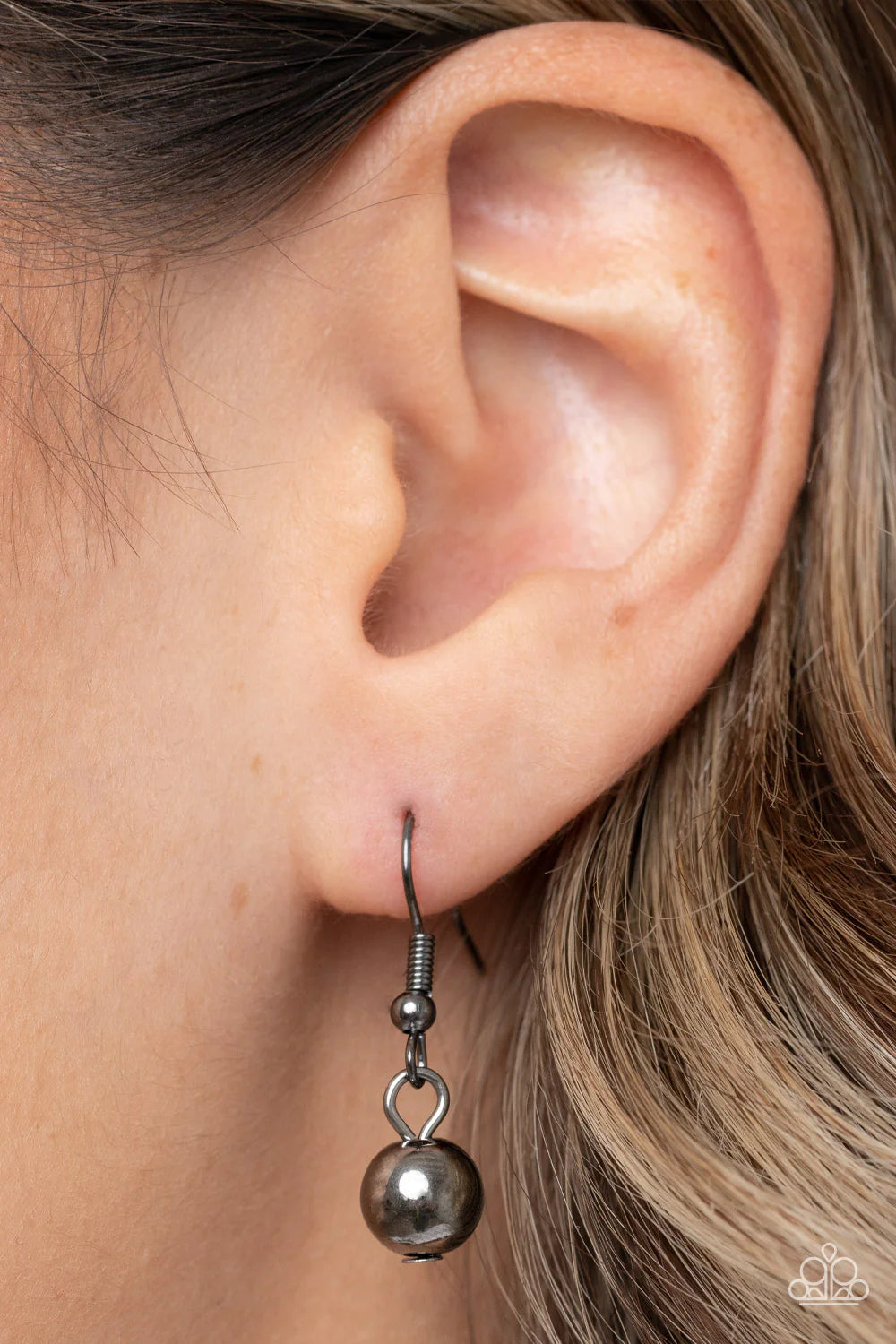 Encircled in Elegance - Black ♥ Necklace