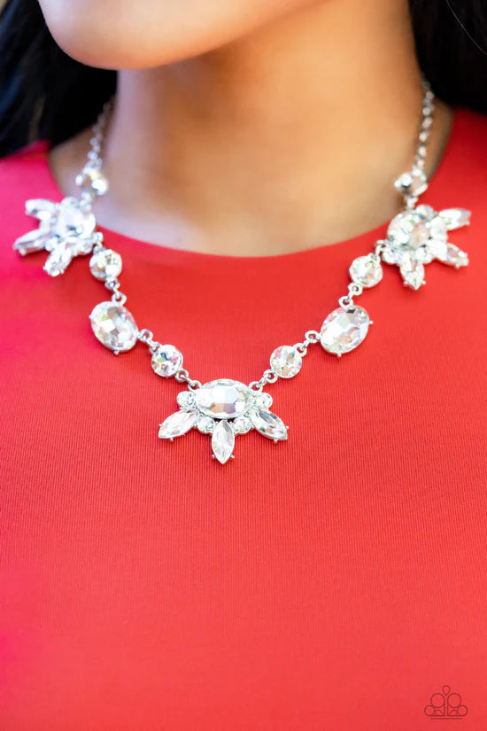 GLOW-trotting Twinkle - White ♥ Necklace