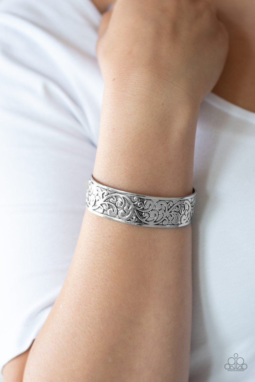 Read The VINE Print • Silver – Sparkle and Shine with Kris